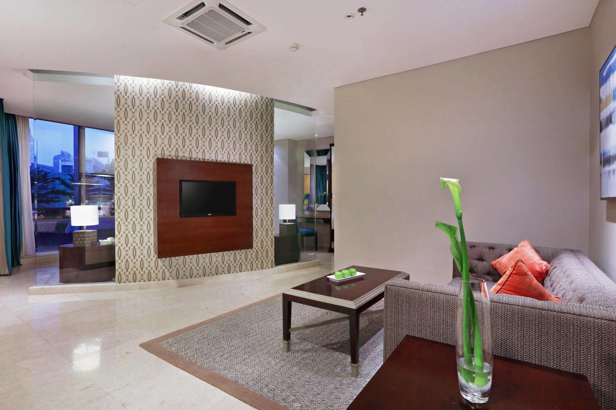 เดอะโกรฟ สวีท บาย แกรนด์ แอสตัน Hotel จาการ์ตา ภายนอก รูปภาพ
