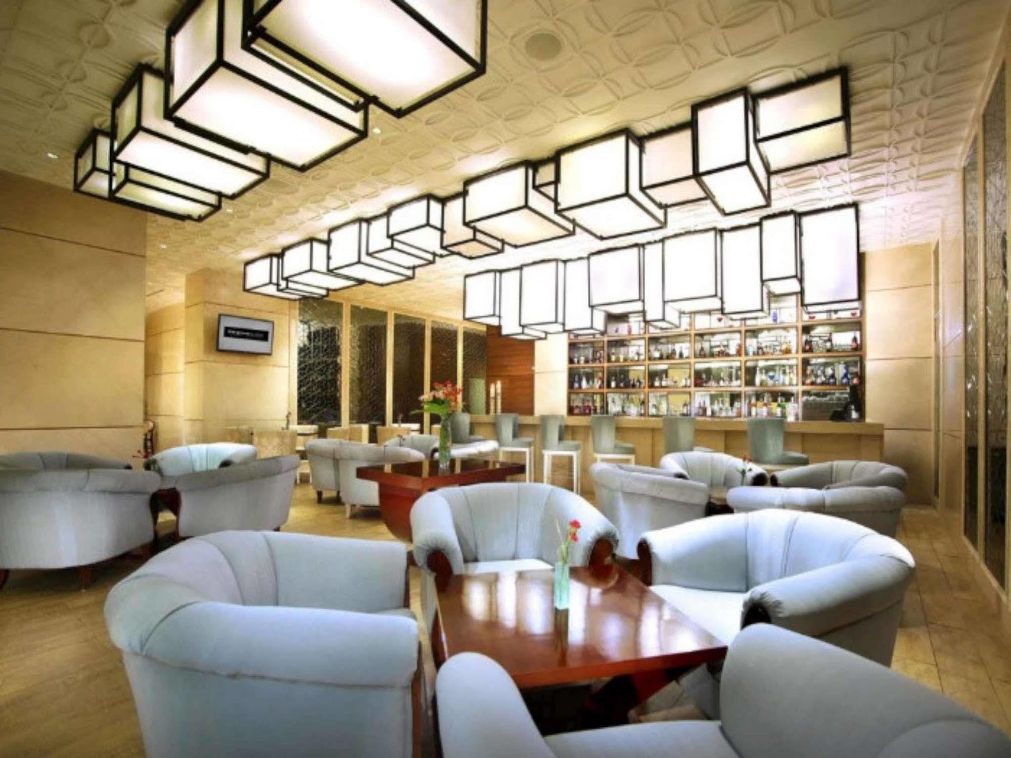 เดอะโกรฟ สวีท บาย แกรนด์ แอสตัน Hotel จาการ์ตา ภายนอก รูปภาพ